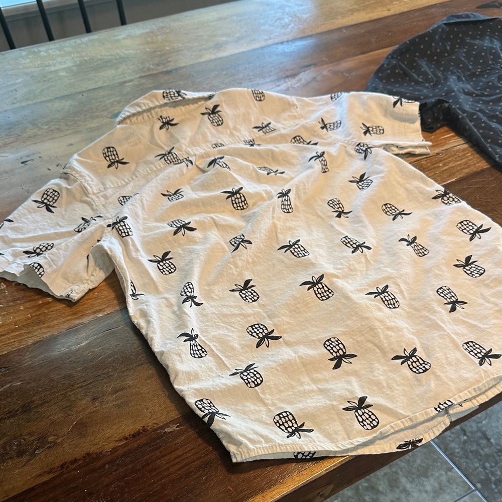 Bundle two button down shirts - Picture 9 of 12